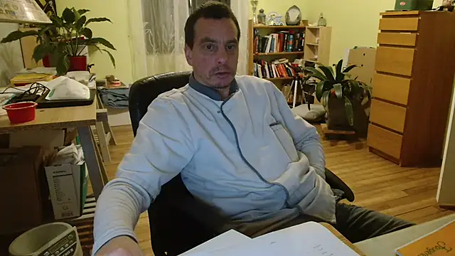 Snapshot of cloupefun chatting on 4, 1, 2025 cloupefun online show from 4, 1, 2025