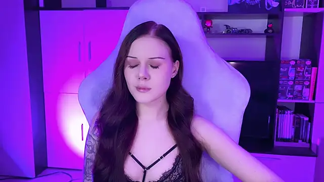 Snapshot of jasminevine chatting on 4, 1, 2025 jasminevine online show from 4, 1, 2025