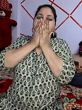 MOM-SUN-COUPLE online show from 24, 1, 2025