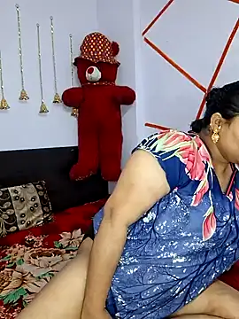 MOM-SUN-COUPLE online show from 26, 1, 2025