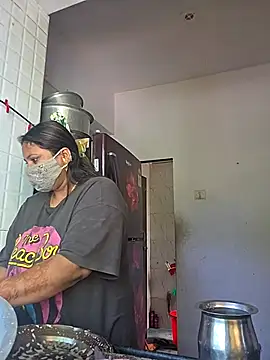 MOM-SUN-COUPLE online show from 13, 10, 2025