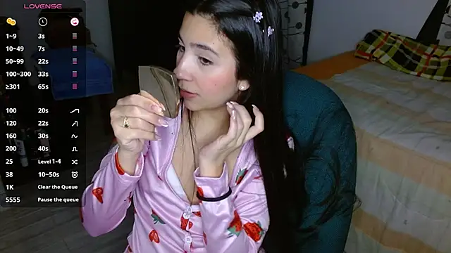 mia  lopez  online show from 16, 12, 2024