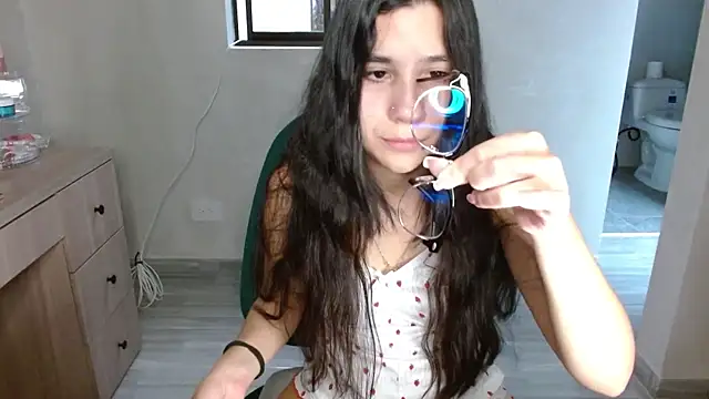 mia  lopez  online show from 15, 7, 2026