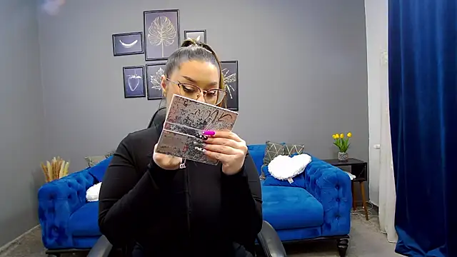 Katewalker  online show from 6, 2, 2025