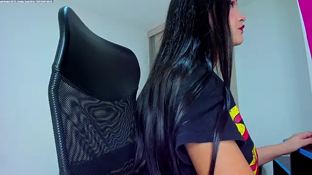 monica little23 online show from 26, 4, 2026