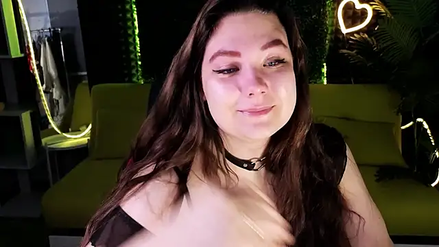 DjennaPalme online show from 4, 1, 2025