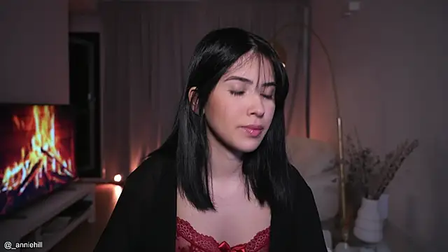 Snapshot of anniehillofficial chatting on 1, 10, 2025 anniehillofficial online show from 1, 10, 2025