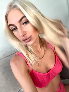 Snapshot of Mia_Roxie chatting on 16, 10, 2025 Mia Roxie online show from 16, 10, 2025