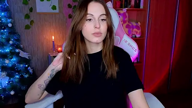 Snapshot of EdelineMaher chatting on 10, 1, 2025 EdelineMaher online show from 10, 1, 2025