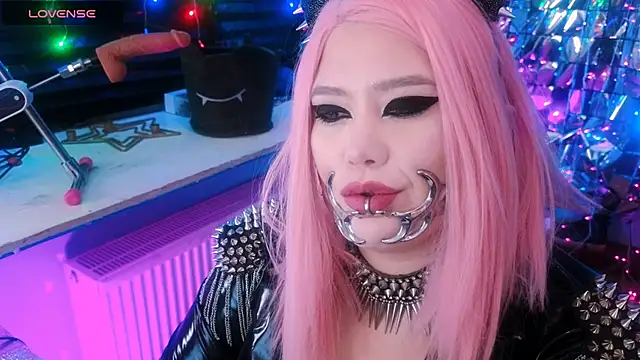 wickedxqueen online show from 8, 2, 2025