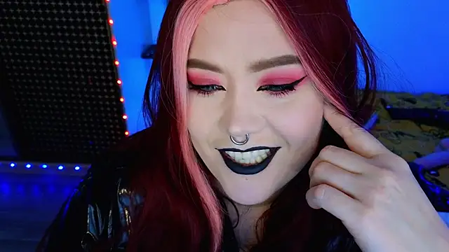 wickedxqueen online show from 3, 5, 2026