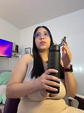 tati reyess online show from 27, 4, 2026