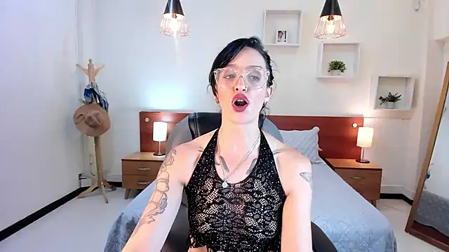 Kristen Garner online show from 16, 1, 2025