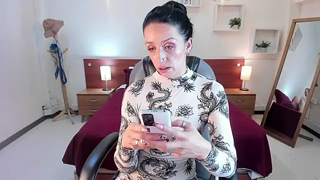 Kristen Garner online show from 2, 2, 2025