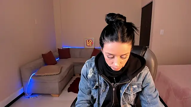 Kristen Garner online show from 8, 6, 2026