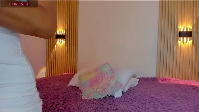 EmilyEvans7 online show from 23, 4, 2026