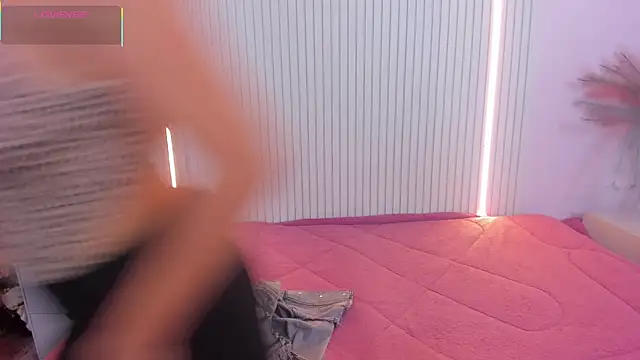 EmilyEvans7 online show from 27, 4, 2026