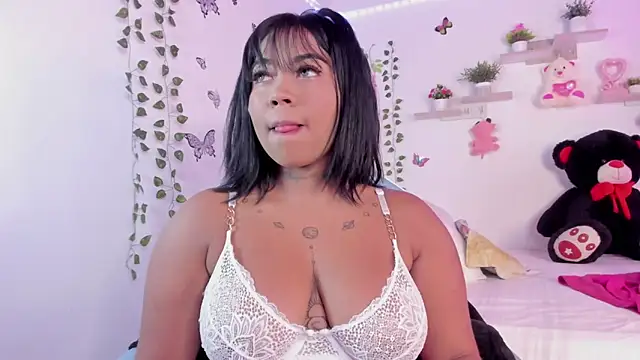 Snapshot of Emily_restrepo chatting on 11, 1, 2025 Emily restrepo online show from 11, 1, 2025