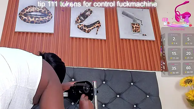 Snapshot of Cristale69 chatting on 7, 11, 2025 Cristale69 online show from 7, 11, 2025