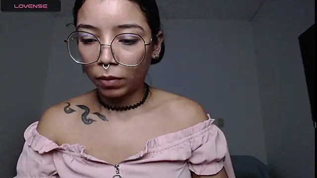 Snapshot of Putaku_San chatting on 12, 9, 2025 Putaku San online show from 12, 9, 2025