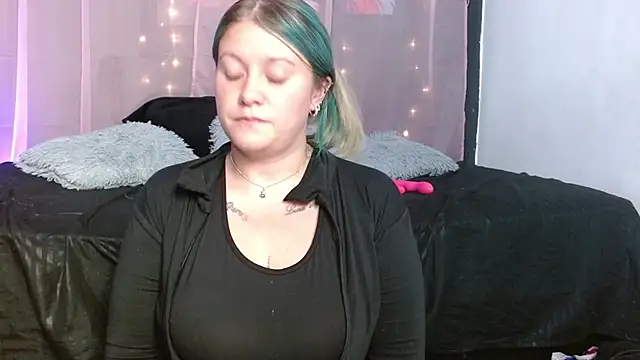 Snapshot of miley_jensen chatting on 19, 12, 2024 miley jensen online show from 19, 12, 2024