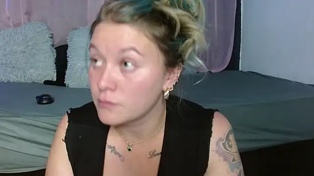 Snapshot of miley_jensen chatting on 22, 12, 2024 miley jensen online show from 22, 12, 2024