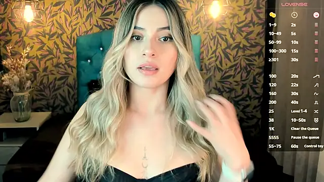 Snapshot of KiaraCarter chatting on 3, 2, 2025 KiaraCarter online show from 3, 2, 2025