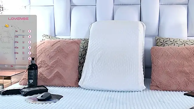 Snapshot of Iris_Ross_ chatting on 17, 12, 2025 Iris Ross online show from 17, 12, 2025