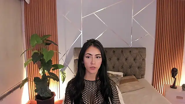 Coralinnee  online show from 25, 4, 2026