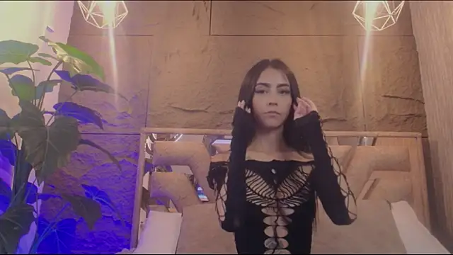 Coralinnee  online show from 14, 5, 2026
