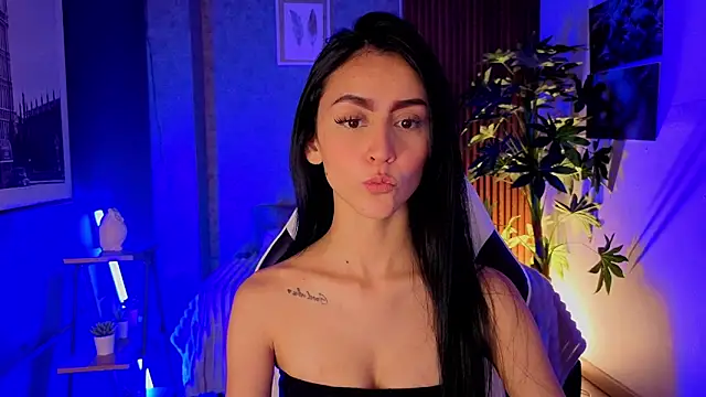 Coralinnee  online show from 16, 6, 2026