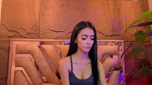 Coralinnee  online show from 6, 7, 2026