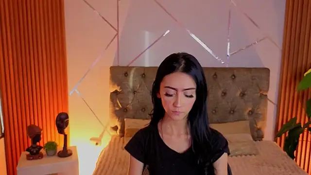 Coralinnee  online show from 17, 7, 2026