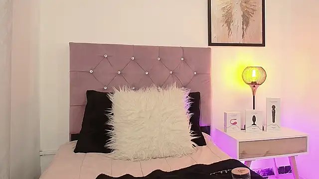 Snapshot of Violet_queen20 chatting on 2, 3, 2025 Violet queen20 online show from 2, 3, 2025