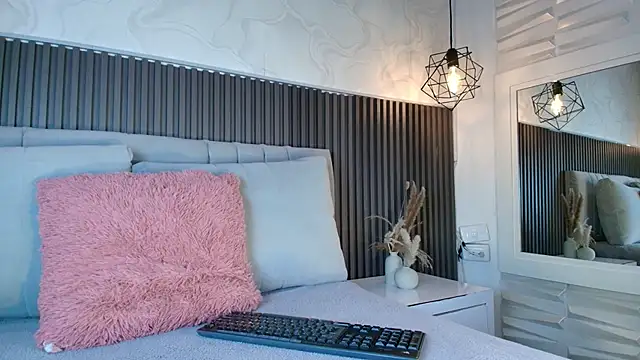 SHANONCLARK online show from 24, 4, 2026