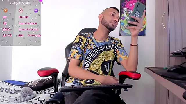 Snapshot of Aron_Baylor chatting on 28, 9, 2025 Aron Baylor online show from 28, 9, 2025