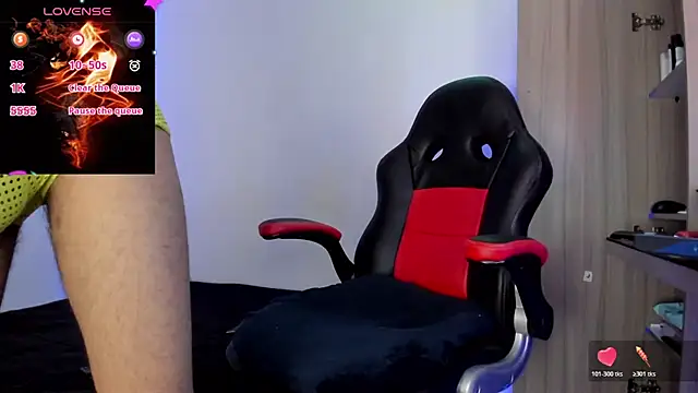 Snapshot of Aron_Baylor chatting on 25, 10, 2025 Aron Baylor online show from 25, 10, 2025