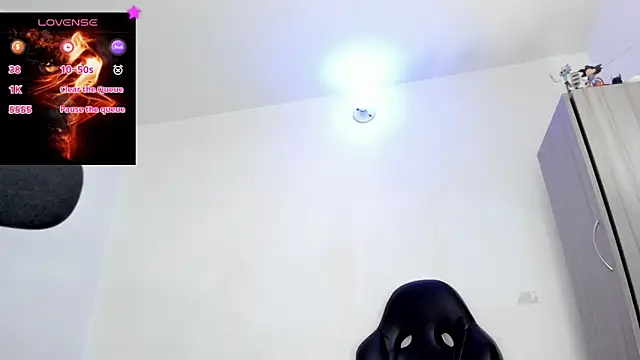 Snapshot of Aron_Baylor chatting on 12, 11, 2025 Aron Baylor online show from 12, 11, 2025