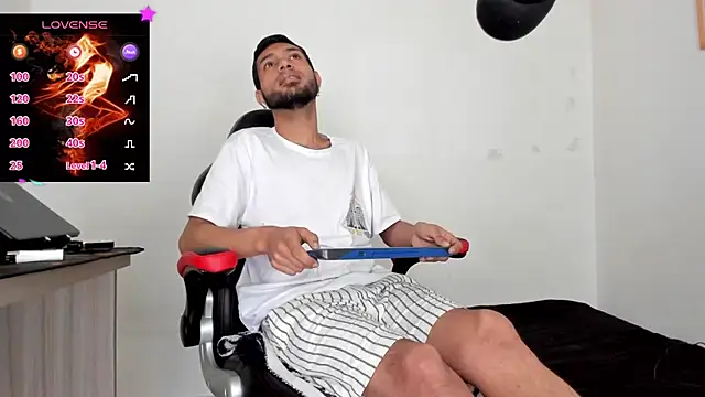 Snapshot of Aron_Baylor chatting on 21, 11, 2025 Aron Baylor online show from 21, 11, 2025