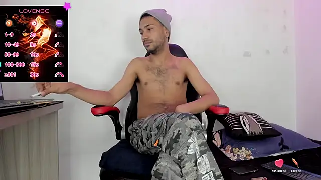 Snapshot of Aron_Baylor chatting on 5, 12, 2025 Aron Baylor online show from 5, 12, 2025