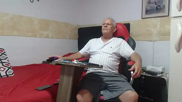 VALENTINO1983  online show from 9, 9, 2025