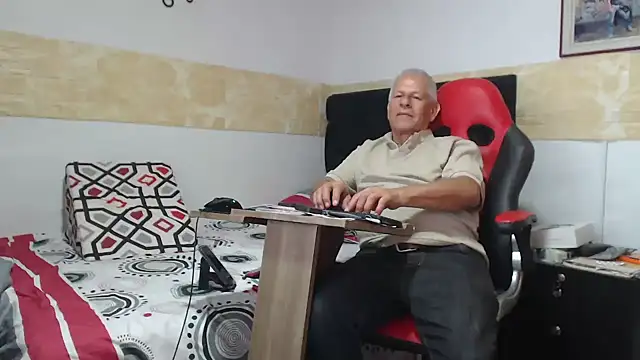 VALENTINO1983  online show from 28, 9, 2025