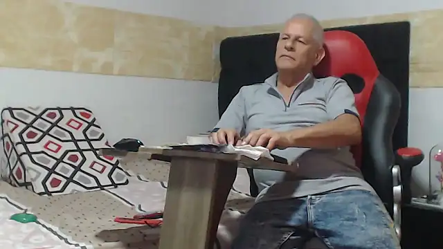 VALENTINO1983  online show from 11, 10, 2025