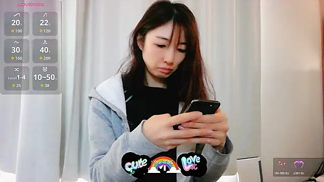 Snapshot of Love_me_Eri_ chatting on 19, 11, 2025 Love me Eri online show from 19, 11, 2025