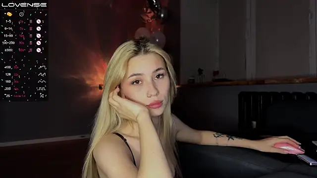 Snapshot of sarah_kurt chatting on 21, 2, 2025 sarah kurt online show from 21, 2, 2025