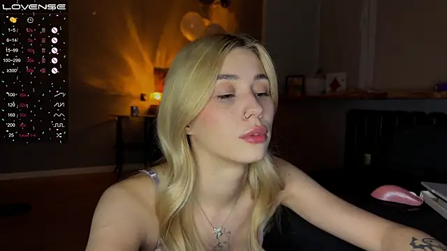 Snapshot of sarah_kurt chatting on 25, 2, 2025 sarah kurt online show from 25, 2, 2025