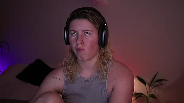 moonamii online show from 4, 12, 2025