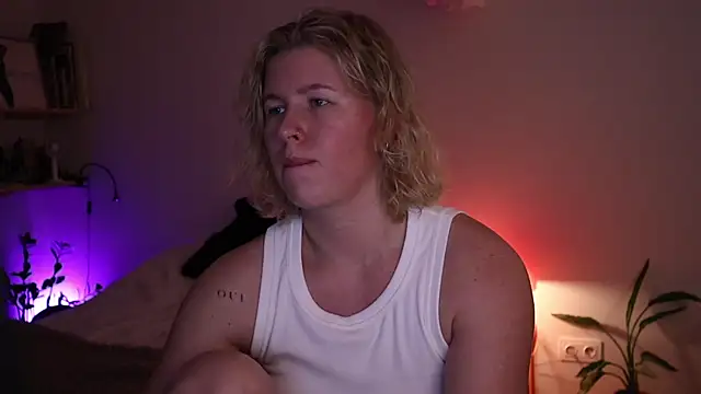 moonamii online show from 22, 12, 2025