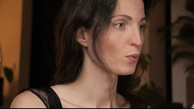 yulladao online show from 4, 10, 2025