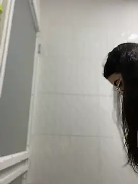 Lia flowers online show from 13, 2, 2025